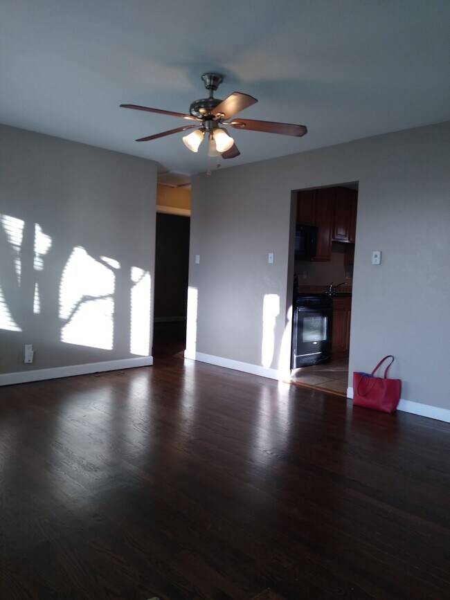 Building Photo - Mountain View 2 Bedroom 1 Bath Duplex on a Hill