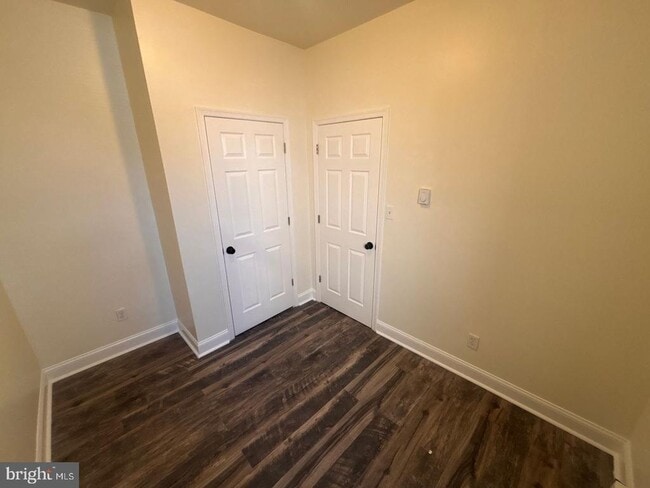 Building Photo - 2324 N Lambert St