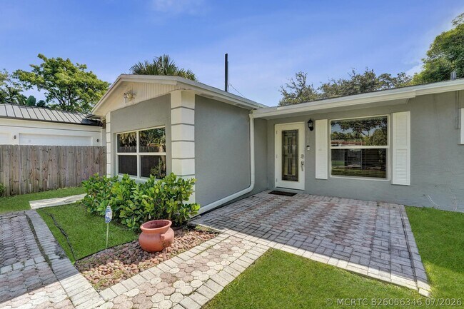 Building Photo - 300 SW 19th Ave