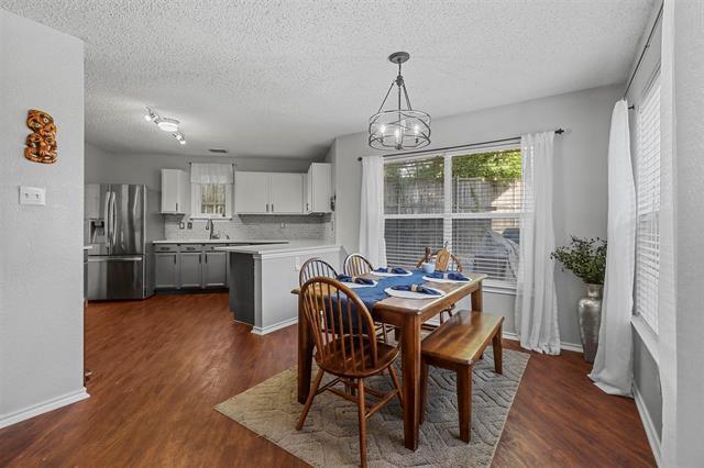 Building Photo - 2202 Barton Springs Dr