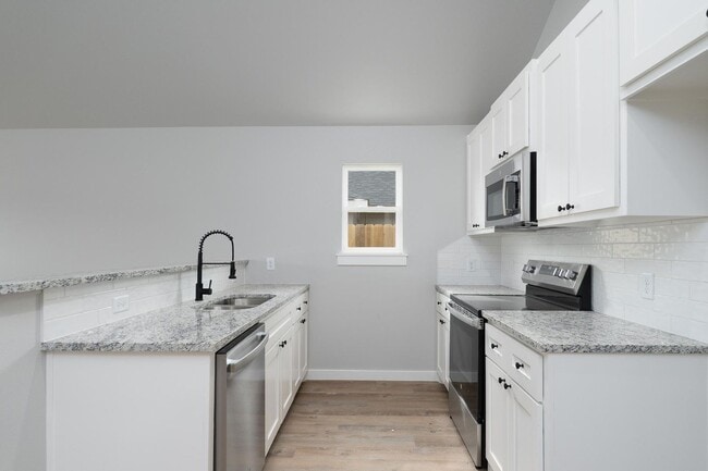 Building Photo - Move-In Ready Gem with No Application Fee!