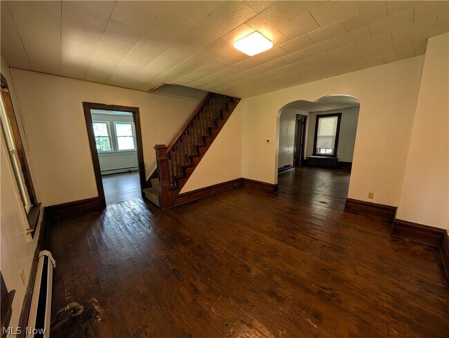 Building Photo - 339 Harris St