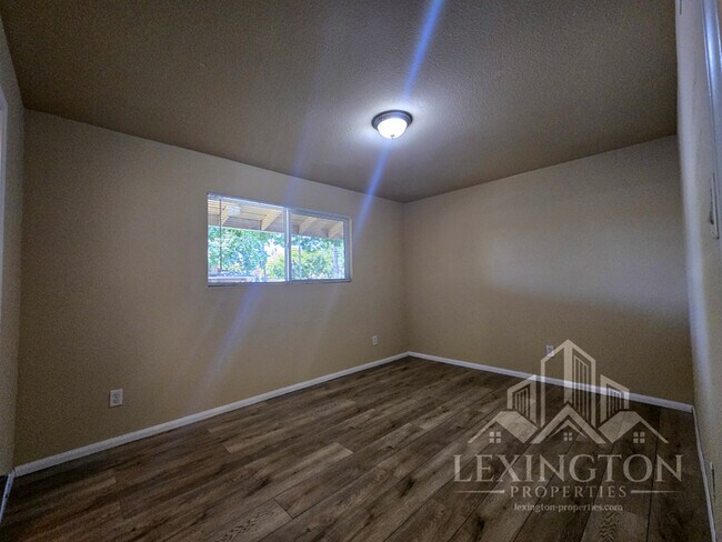Building Photo - Beautiful, 2BD/1BA, Condo in The Villaggio community, near Madison Ave. and American River College!