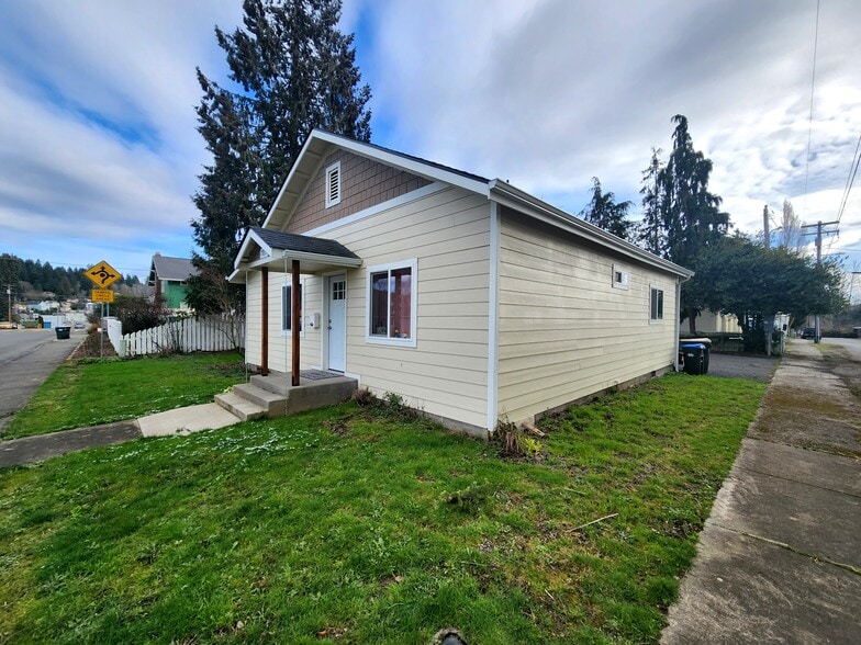 Building Photo - 785 NW West St