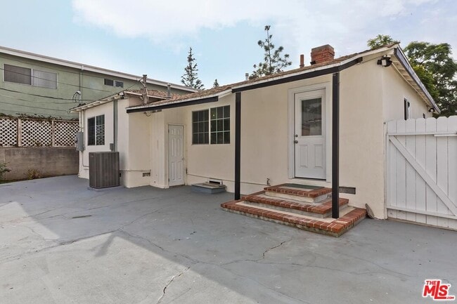 Building Photo - 5873 Dauphin Ave.