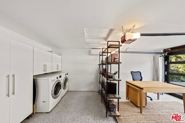 Building Photo - 2245 Canyon Dr