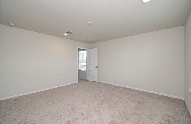 Building Photo - 6315 Lakeview Haven Dr