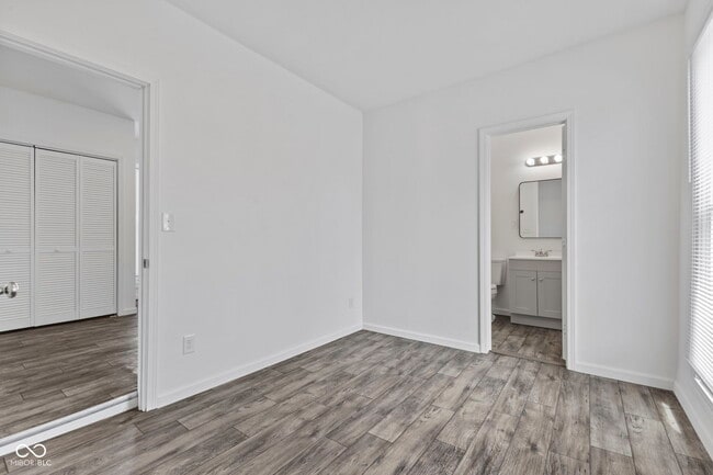 Building Photo - 2 Van Ave