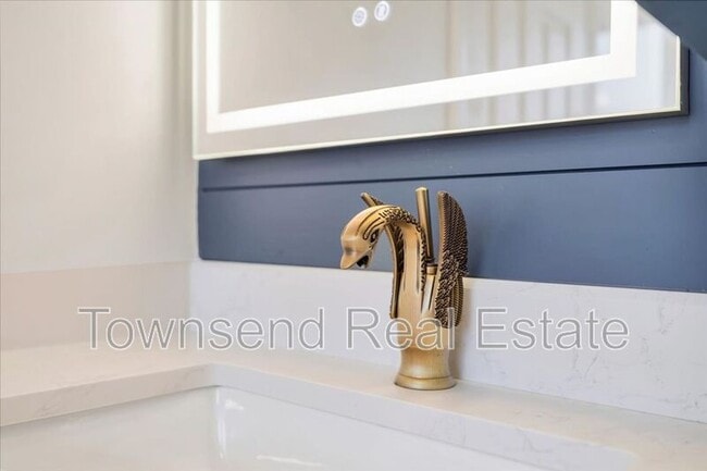 Building Photo - 695 Cedar Point