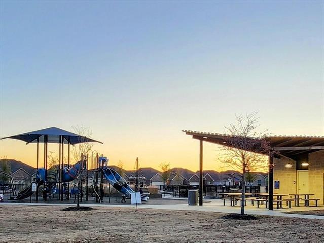 Building Photo - 320 Dewberry St