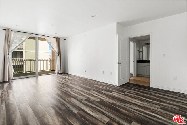 Building Photo - 3740 Santa Rosalia Dr