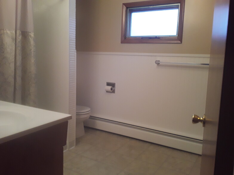 bathroom - 307 Center St