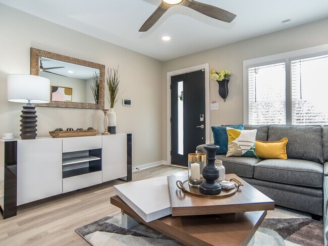 Building Photo - **OFFERING 1/2 OFF FIRST MONTH'S RENT FOR 9+ MONTH LEASE, REFUNDABLE APPLICATION FEES & $100 MOVE...