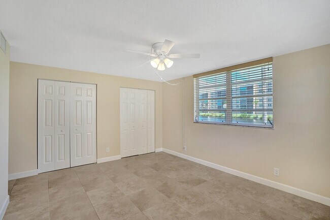 Building Photo - 301 SE 3rd St