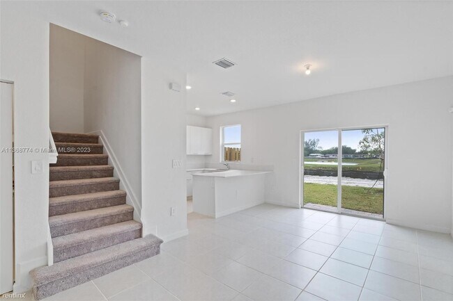 Building Photo - 3 br, 2.5 bath Townhome - 12725 NW 24th Ave