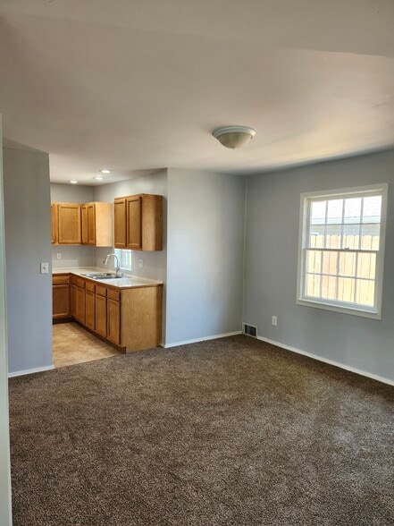 Building Photo - 2366 Deming St