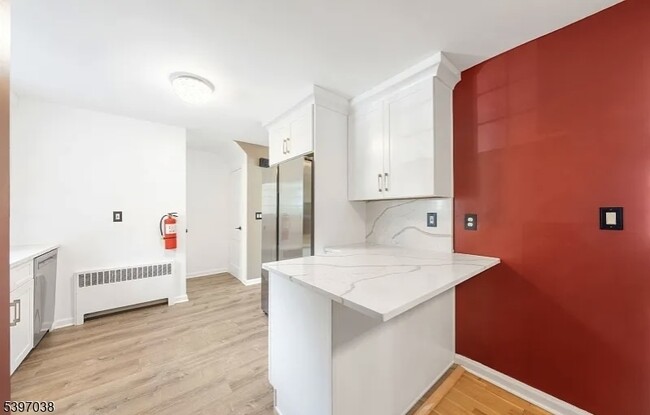 Building Photo - 85 Troy Dr