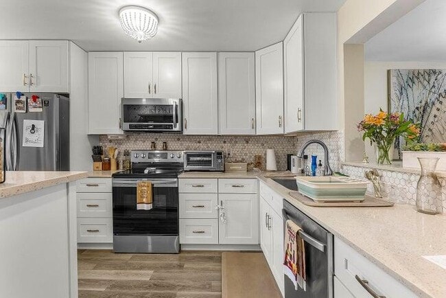 Building Photo - 10110 Cedar Point Blvd