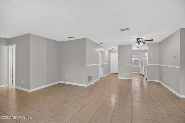 Building Photo - 1040 Willow Cove Ct E