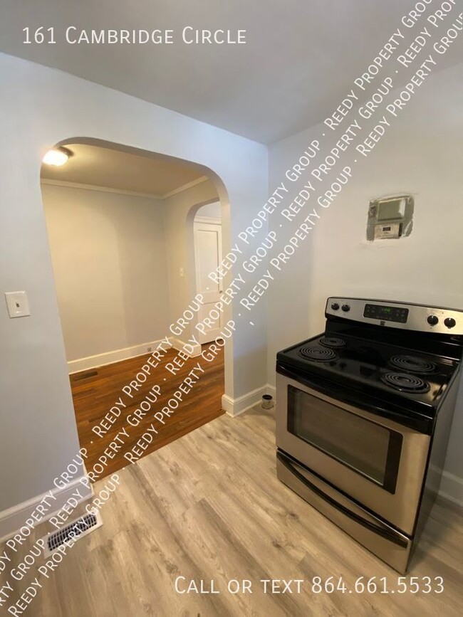 Building Photo - updated one bed/one bath duplex available ...