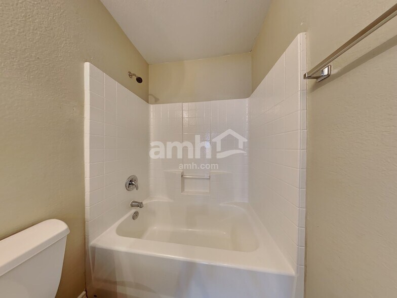 Building Photo - 111 Maned Dr