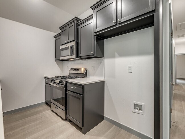 Building Photo - Beautiful New 3-Bed Duplex – Pet Friendly