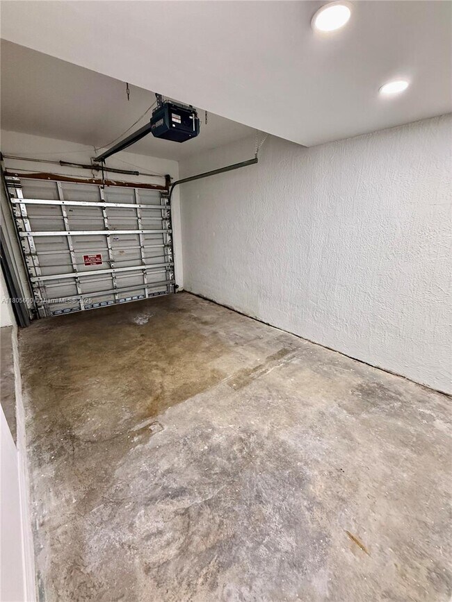 Building Photo - 8851 NW 110 Pl