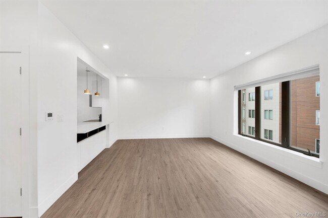 Building Photo - 525 N MacQuesten Pkwy