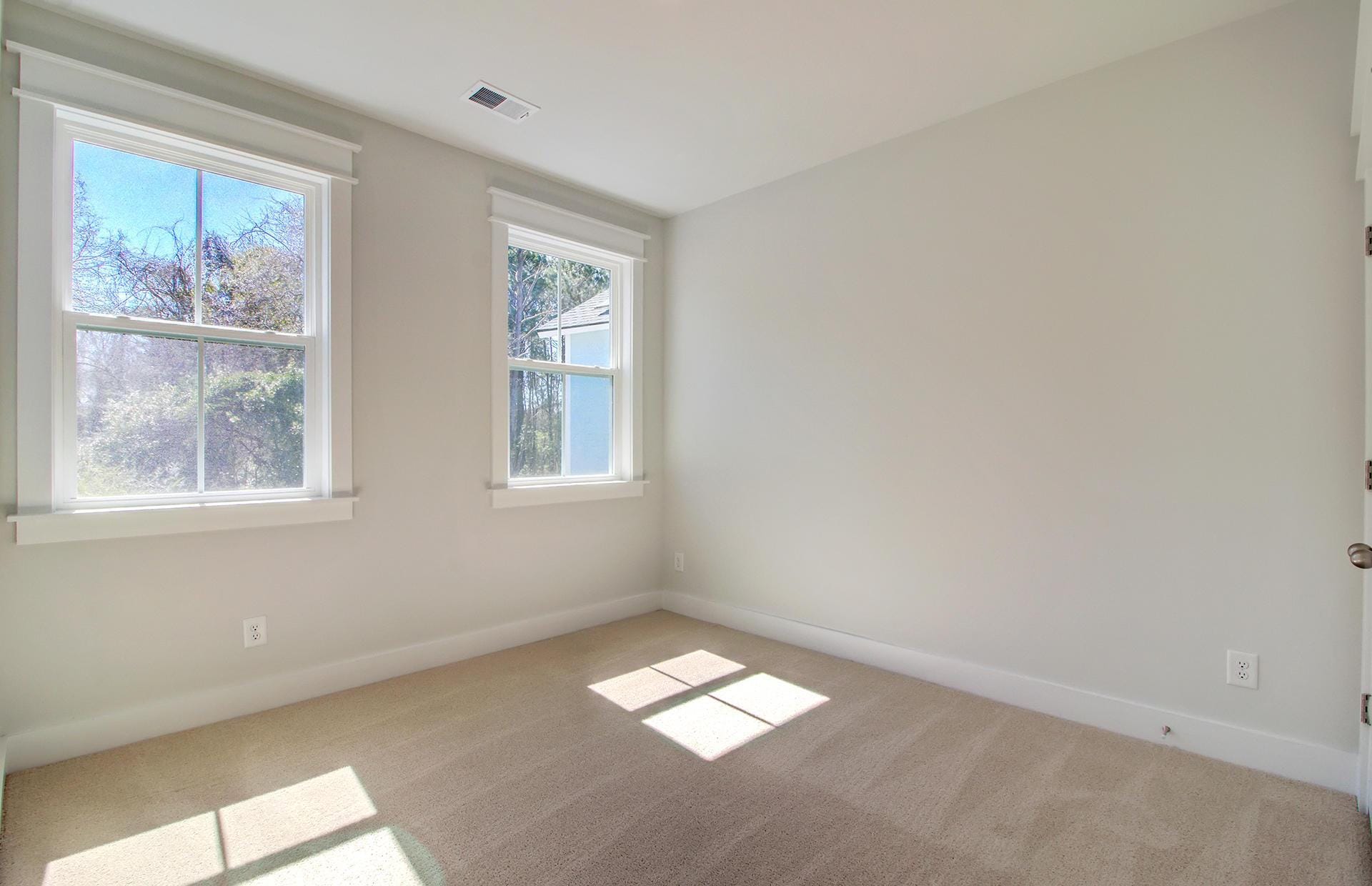 Building Photo - 302 Julian Hamlet