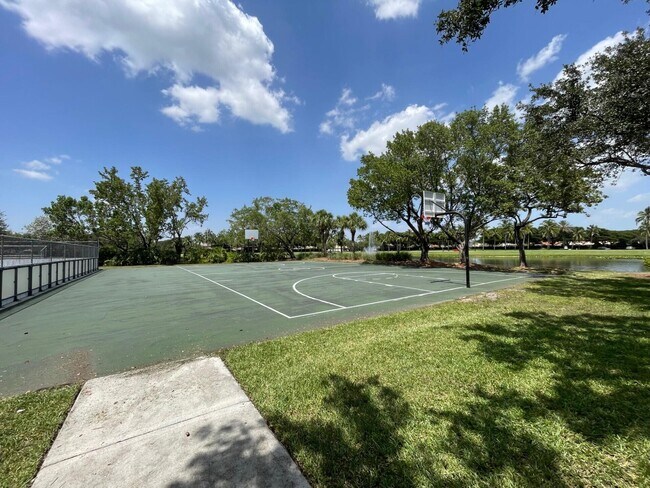 Building Photo - 1630 Zenith Way