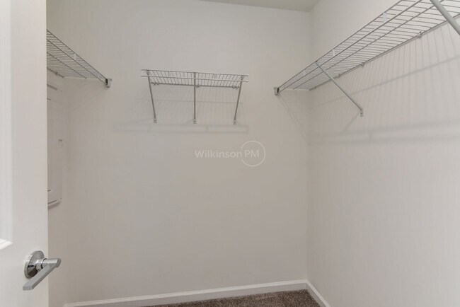 Building Photo - Beautiful 3BD/2.5BTH Townhouse with Commun...