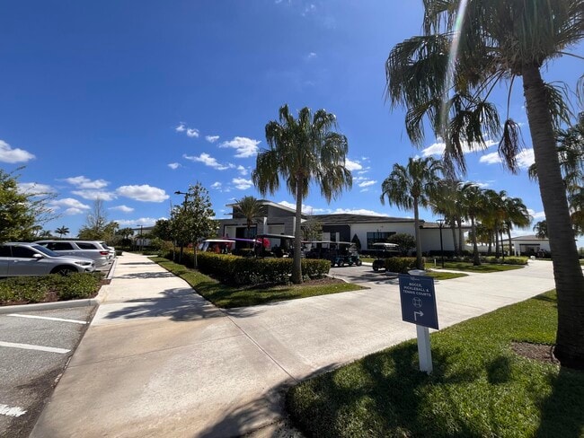 Building Photo - 5663 St Armands Way