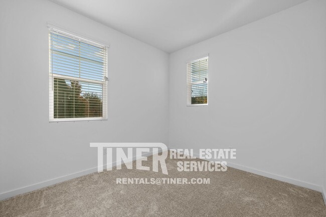 Building Photo - 220 Cinema St