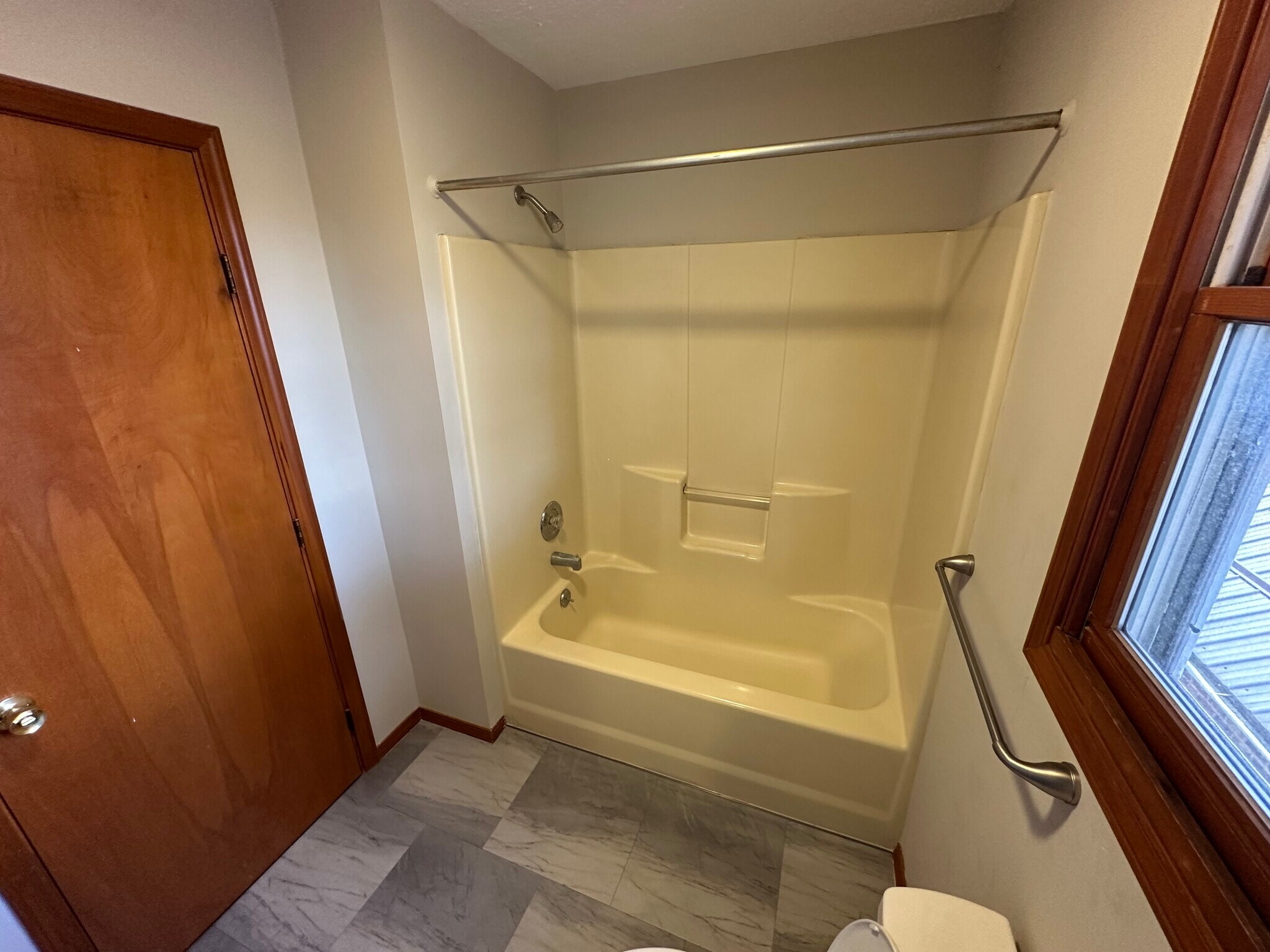 Building Photo - 2886 Norwood St