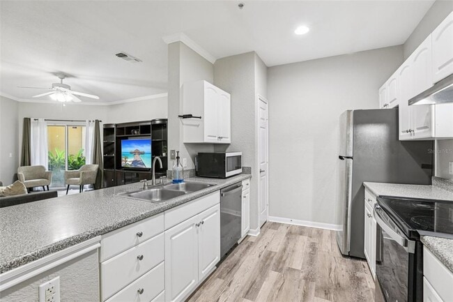 Building Photo - 860 N Orange Ave