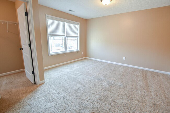 Building Photo - Pet Friendly Three Bedroom!