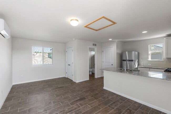 Building Photo - 1725 Lakota Ln