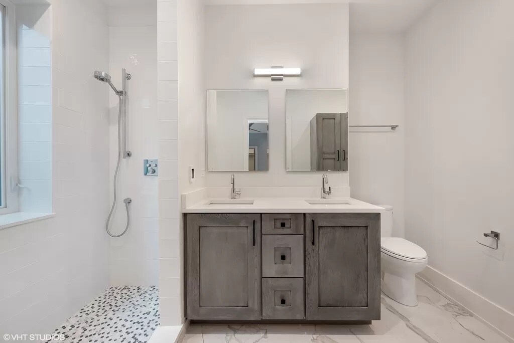 Master Bathroom - 1508 W Addison St