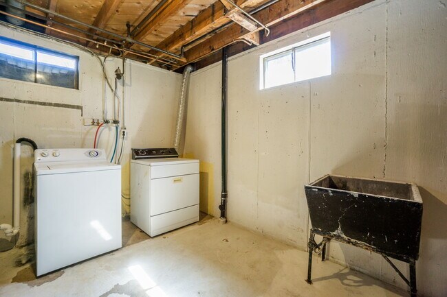 Building Photo - 7028 Lipan St