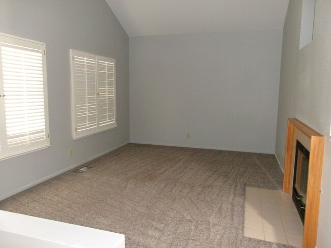 Building Photo - Great 3 bedroom, 2 bath, Southwest Reno home