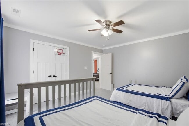 Building Photo - 1859 Parkview Ave