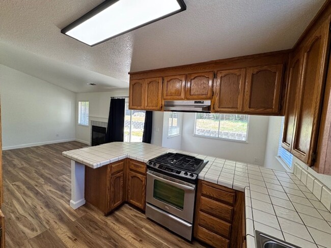 Building Photo - North Hilltop 3 Bedroom Home AVAILABLE FOR...