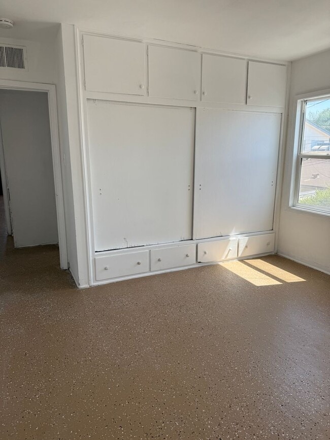 Building Photo - House for rent