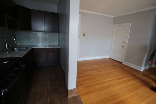 Building Photo - 4811 N Harding Ave