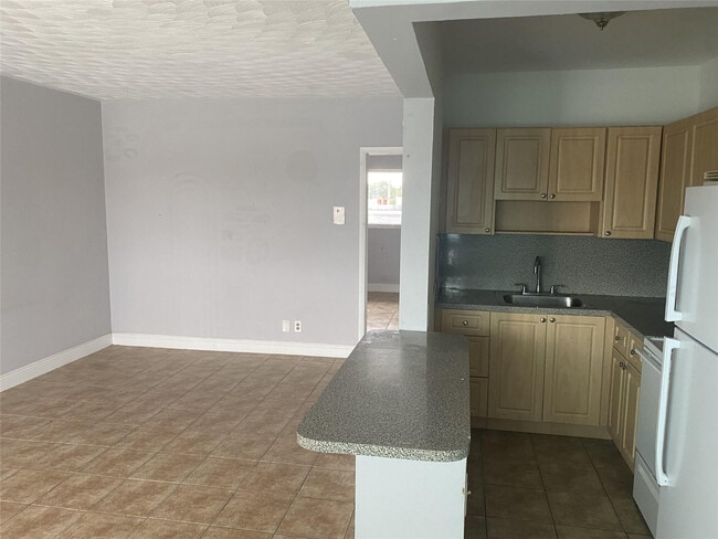 Building Photo - 800 NE 13th St