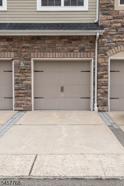 Building Photo - 501 Lopez Ln
