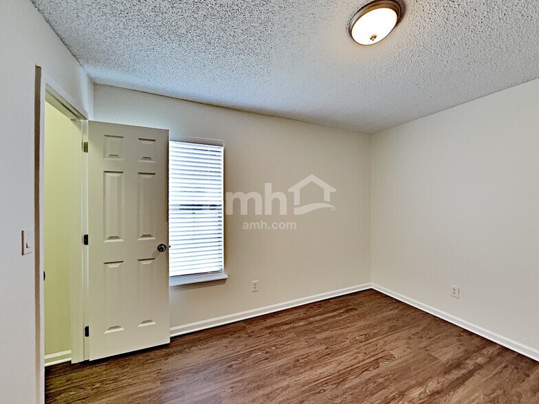 Building Photo - 3155 Olde Sutton Parke Dr