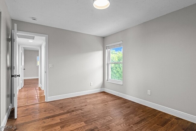 Building Photo - 1384 Burgundy Dr