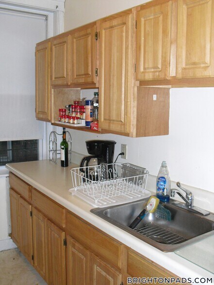 Primary Photo - 1715 Commonwealth Ave