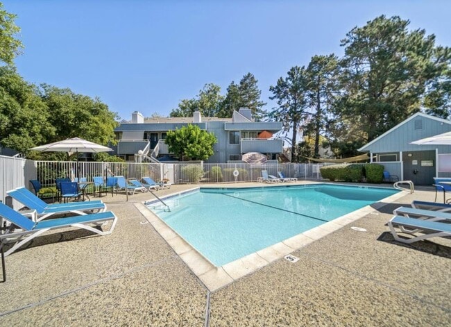 Building Photo - 906 La Barbera Dr